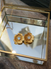 Charger l&#39;image dans la galerie, Boucles d&#39;oreilles clips fleurs  IKUO Paris
